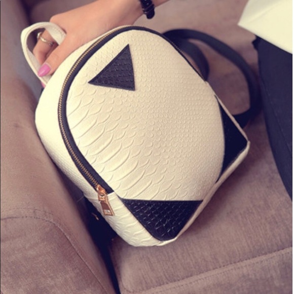 Mini back pack - Picture 3 of 4